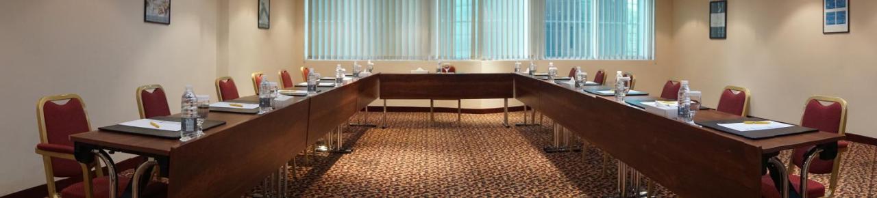 אפרטהוטל Golden Tulip שארג'ה מראה חיצוני תמונה