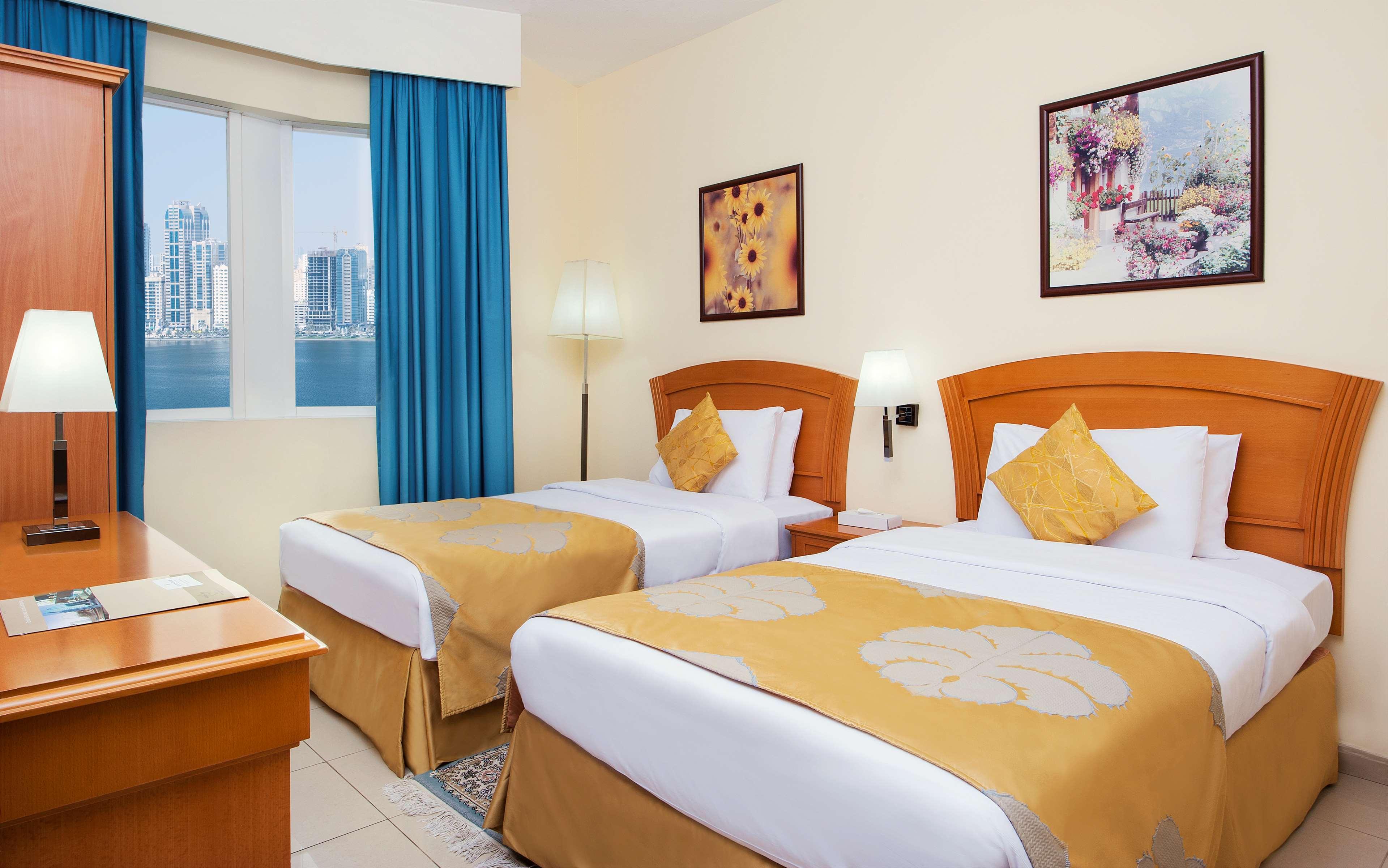 אפרטהוטל Golden Tulip שארג'ה מראה חיצוני תמונה