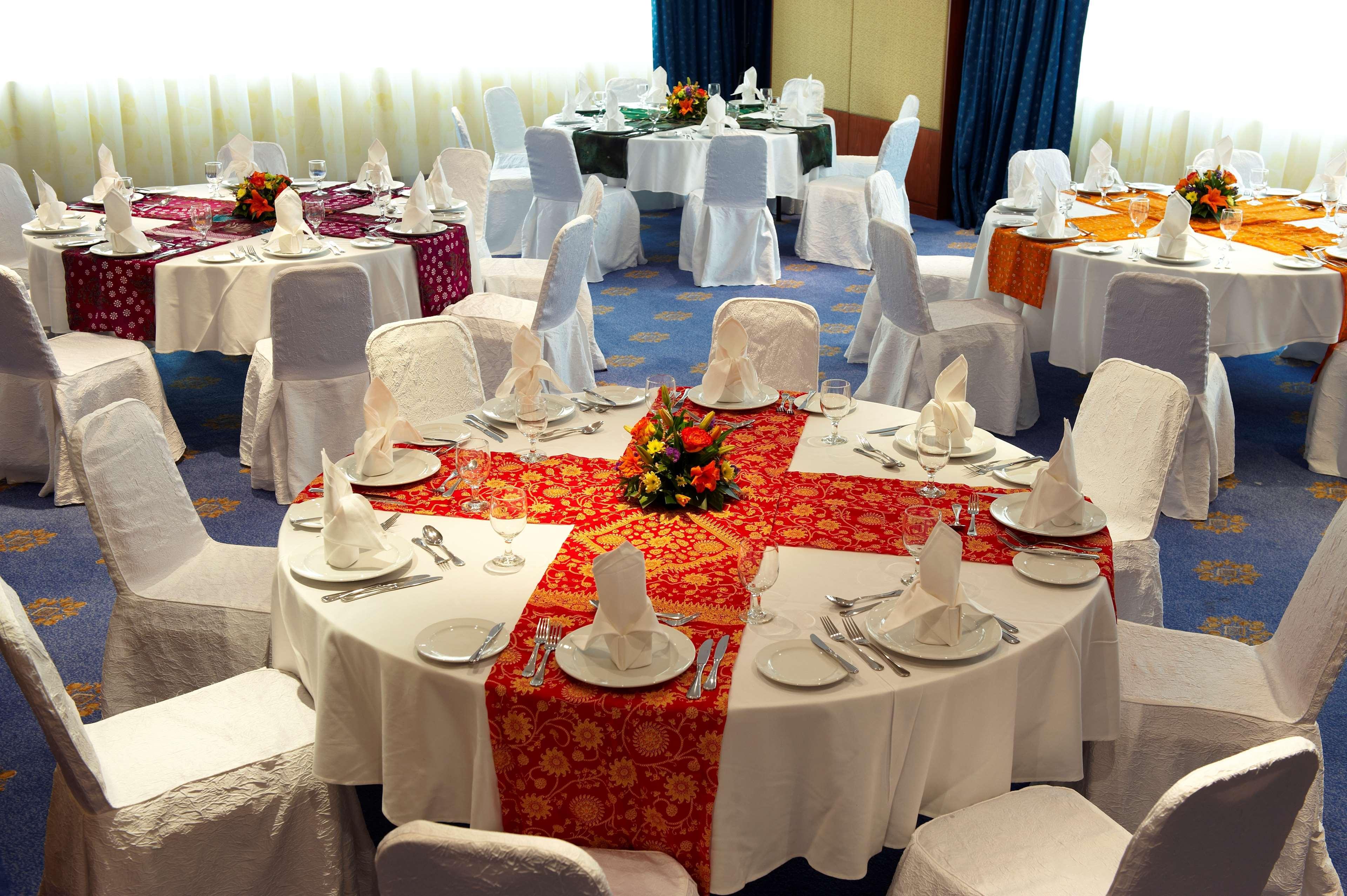 אפרטהוטל Golden Tulip שארג'ה מראה חיצוני תמונה