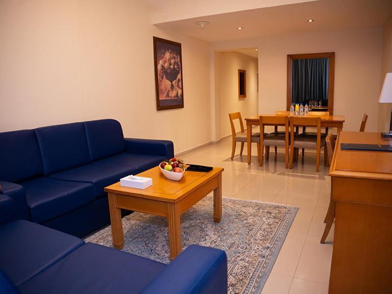 אפרטהוטל Golden Tulip שארג'ה מראה חיצוני תמונה