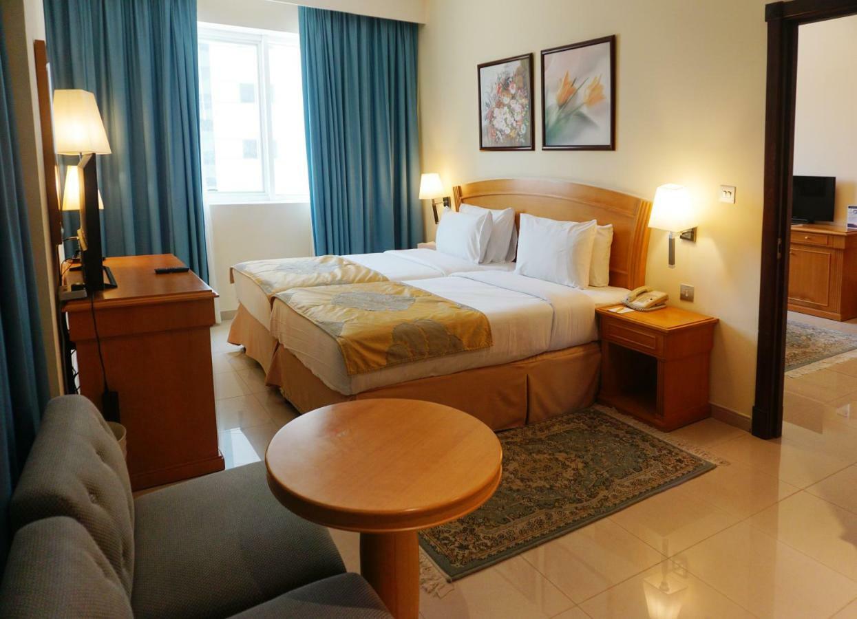 אפרטהוטל Golden Tulip שארג'ה מראה חיצוני תמונה