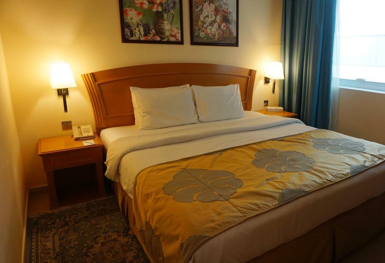 אפרטהוטל Golden Tulip שארג'ה מראה חיצוני תמונה