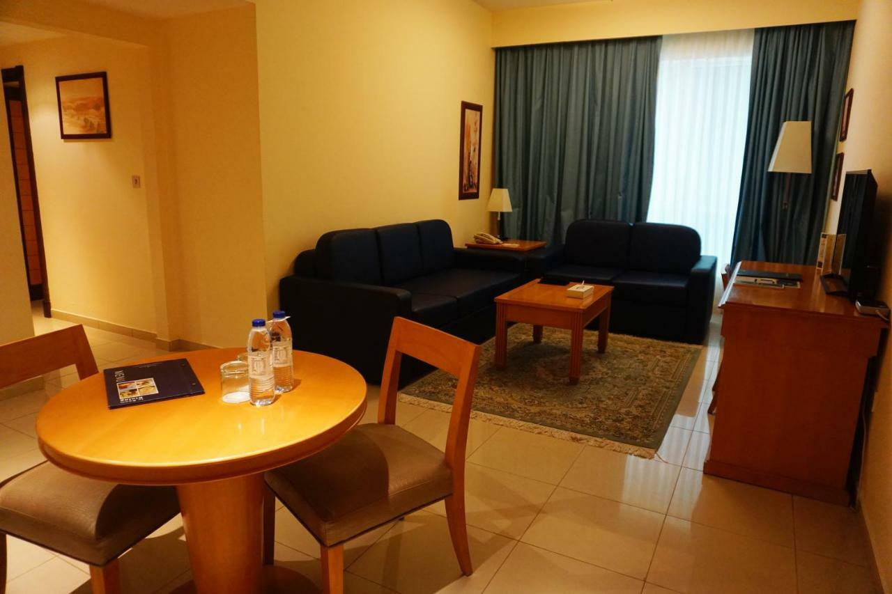 אפרטהוטל Golden Tulip שארג'ה מראה חיצוני תמונה
