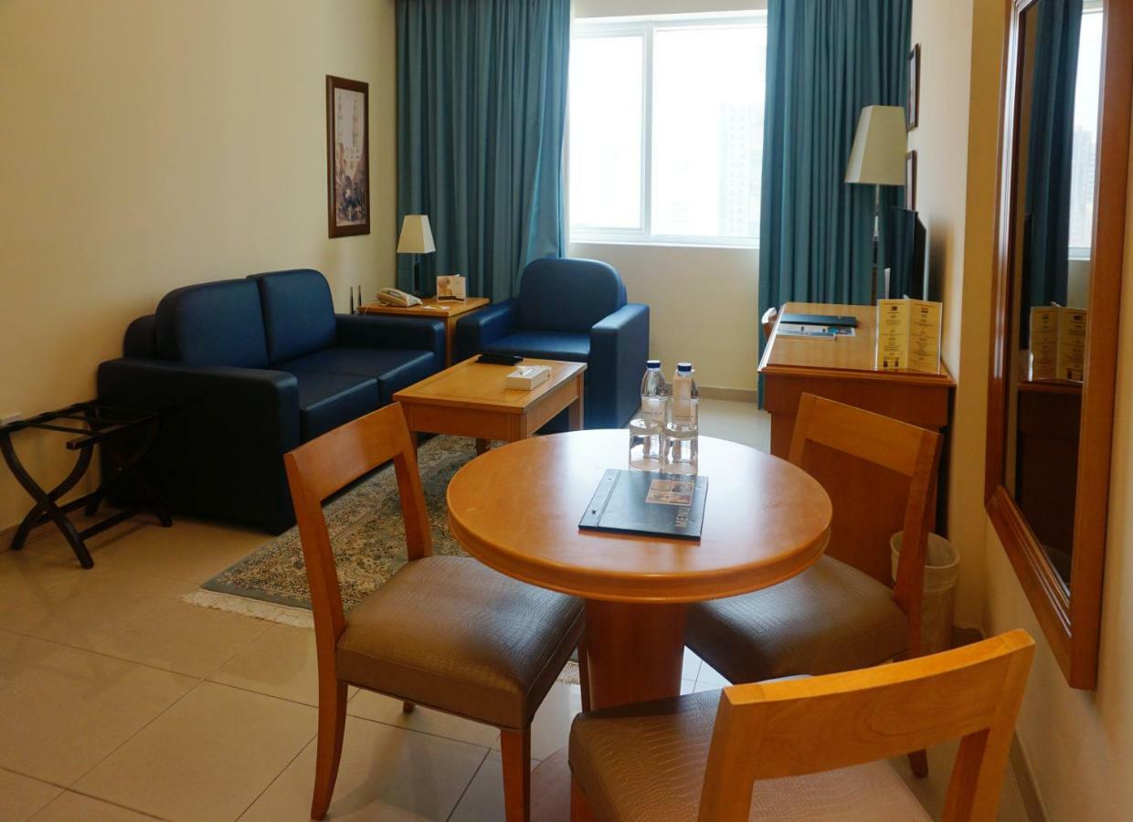 אפרטהוטל Golden Tulip שארג'ה מראה חיצוני תמונה