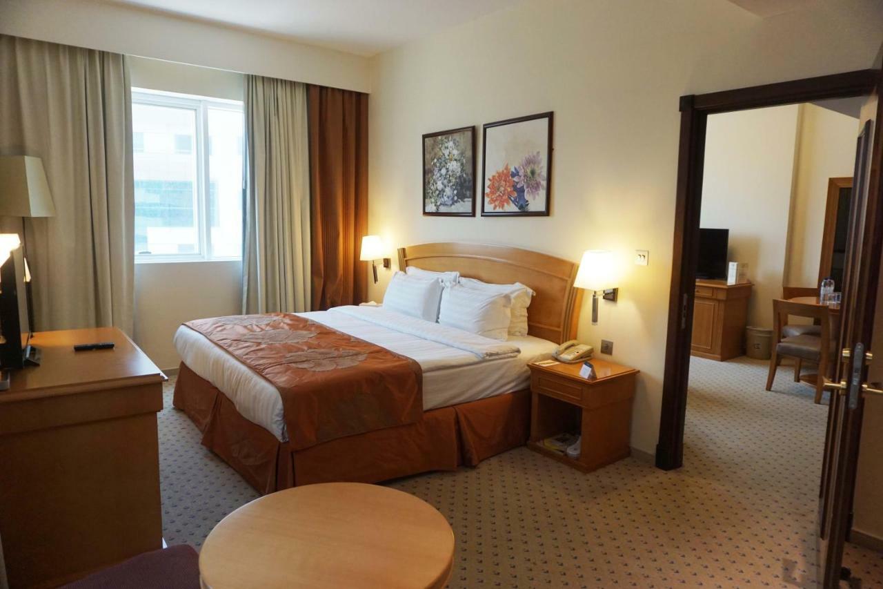 אפרטהוטל Golden Tulip שארג'ה מראה חיצוני תמונה