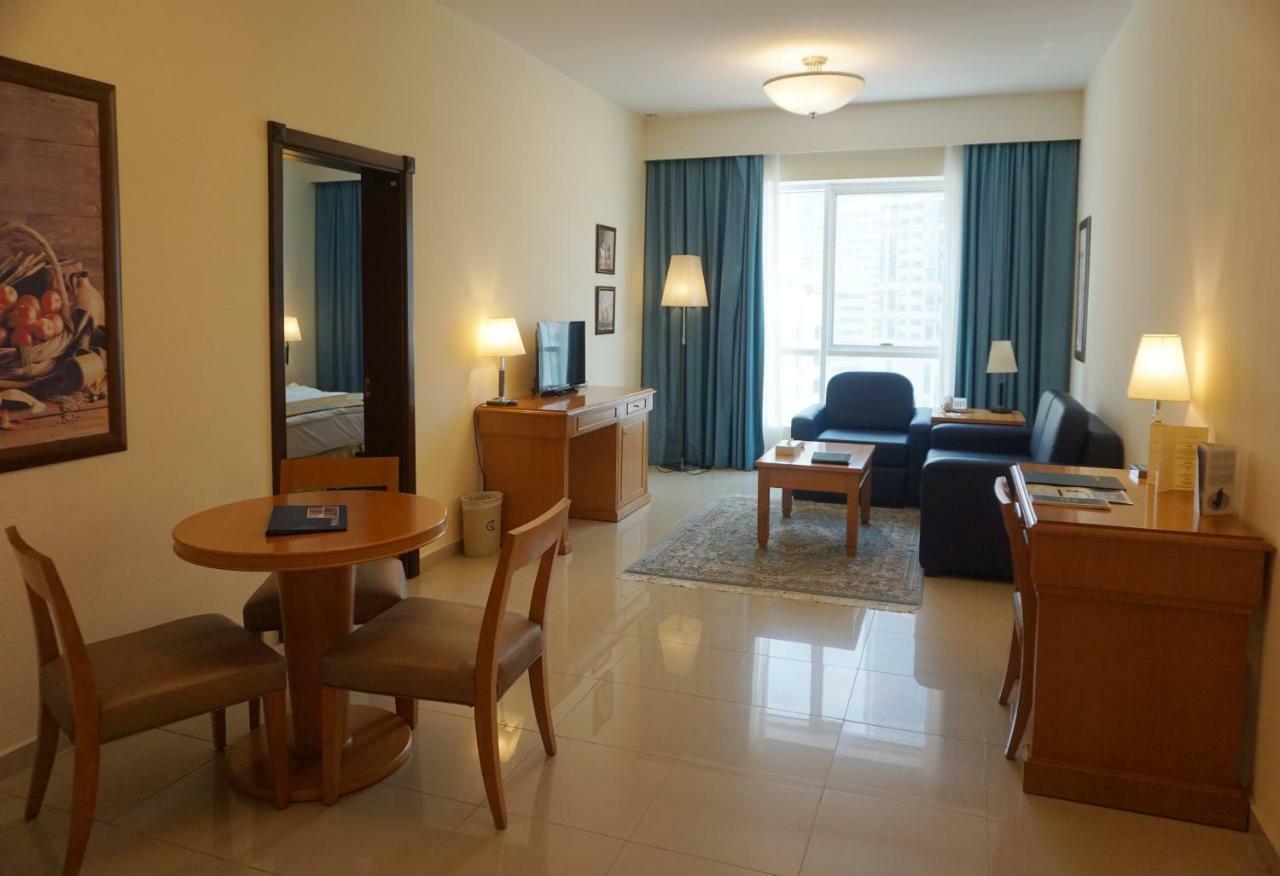 אפרטהוטל Golden Tulip שארג'ה מראה חיצוני תמונה