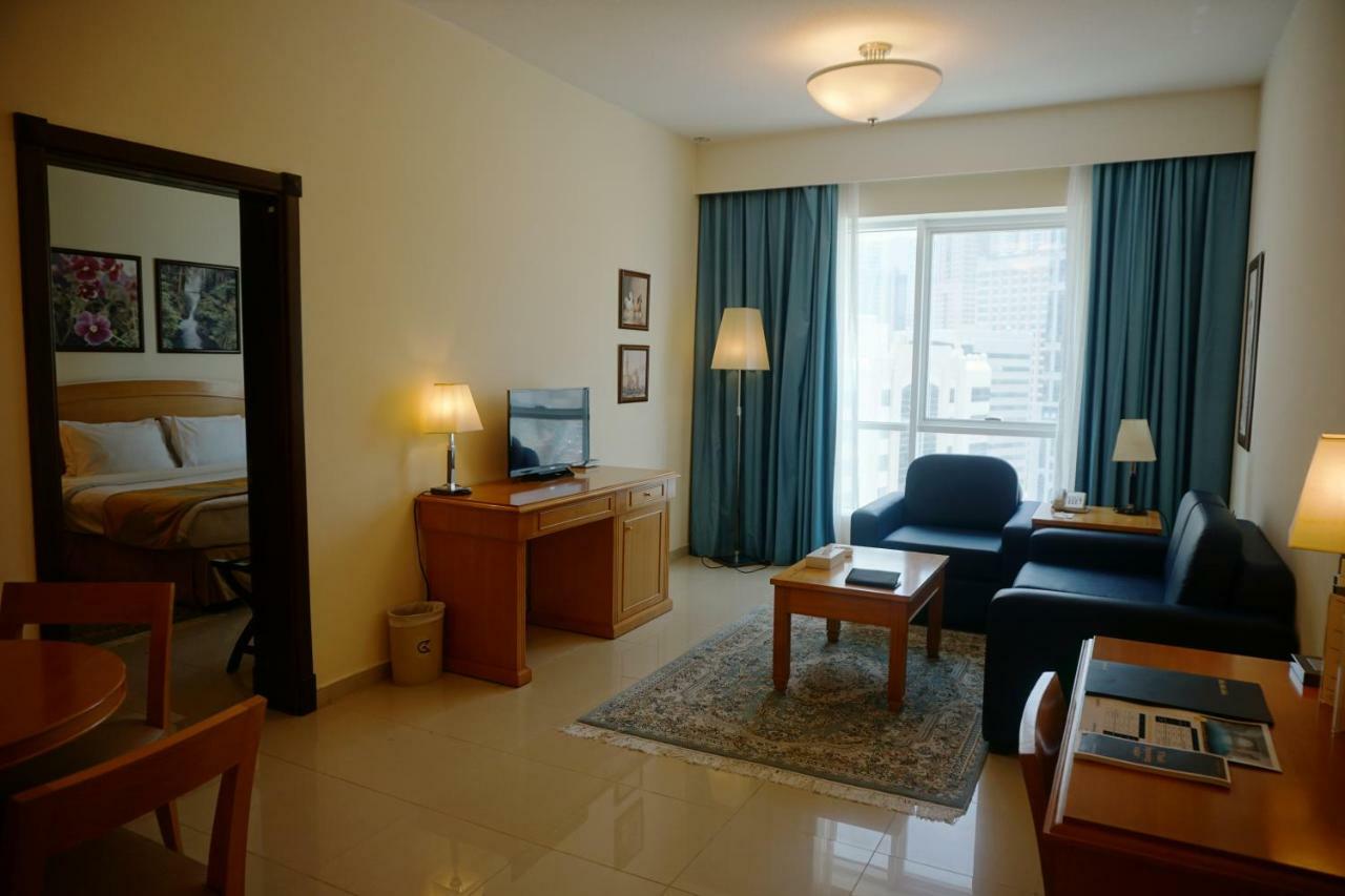 אפרטהוטל Golden Tulip שארג'ה מראה חיצוני תמונה